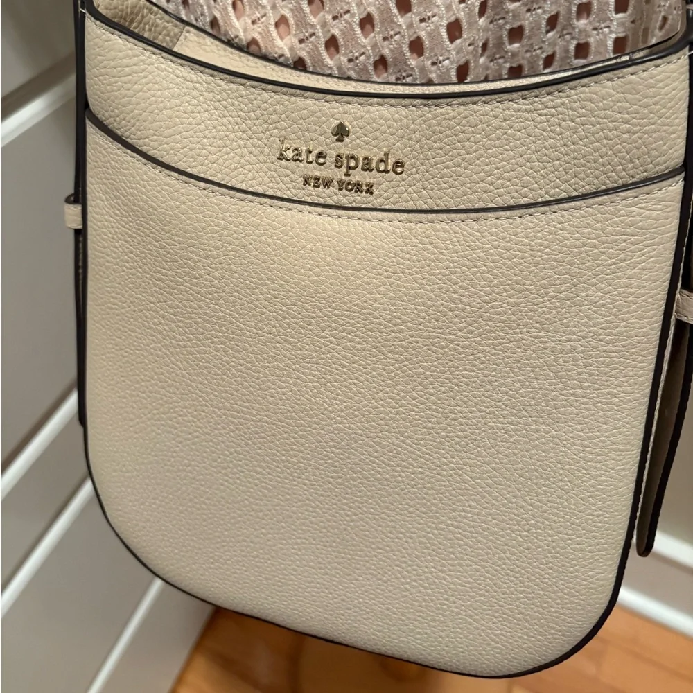 NWT Kate Spade Leila Pebbled Leather Crossbody Bag in Light Sand